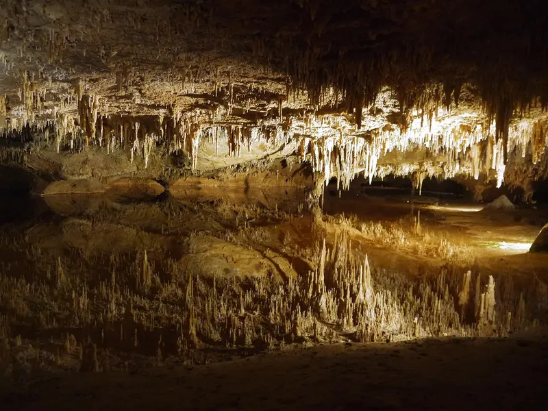 Druipsteenformaties in de grotten van Meramec Caverns